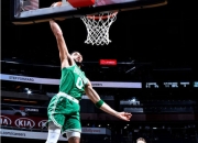 爱游戏APP-湖人B队血洗凯尔特人，萨姆·米切尔三分雨点燃全场