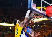 AYX官方直播-雷霆惊险战胜尼克斯，保罗传射两球