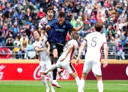 AYXapp下载-赛季新星闪耀球场，风格各异展示才华惊艳众人