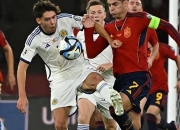 爱游戏下载-紧张激烈！欧预赛赛场上展开激烈角逐