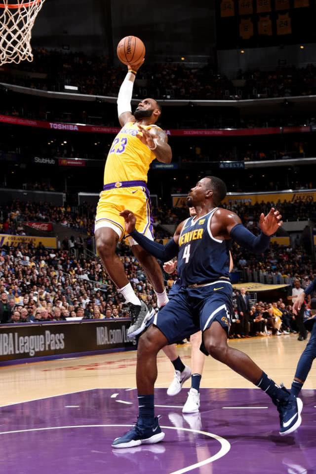 国王横扫魔术，浓眉哥刷新纪录