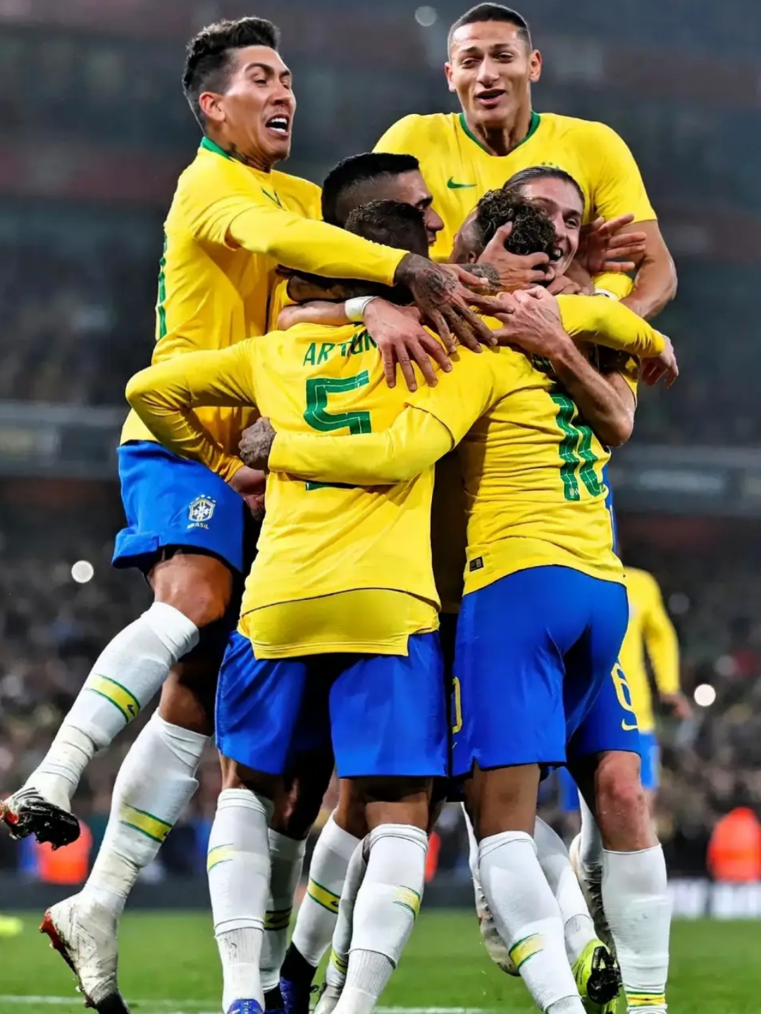 巴西力克乌拉圭，阿什拉夫扛起全队