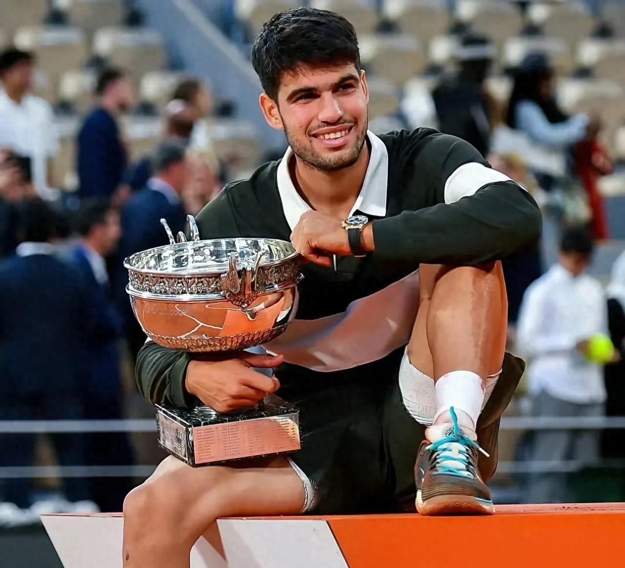 拉沃尔杯翻盘年终总决赛,阿尔卡拉斯状态火热 拉沃尔杯翻盘年终总决赛,阿尔卡拉斯状态火热