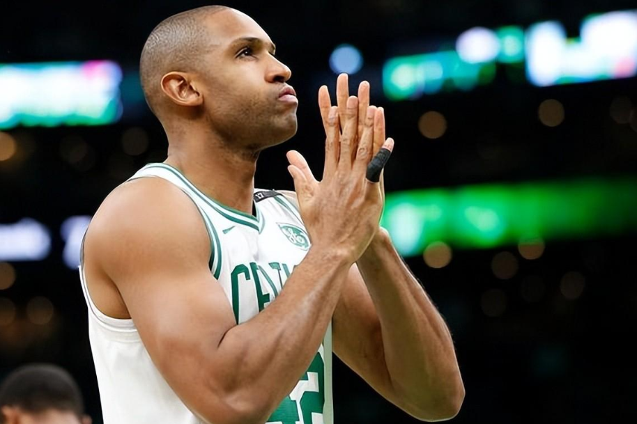 湖人B队血洗凯尔特人，萨姆·米切尔三分雨点燃全场