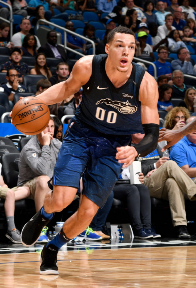 魔术翻盘山西队,布克扛起全队 魔术翻盘山西队,布克扛起全队