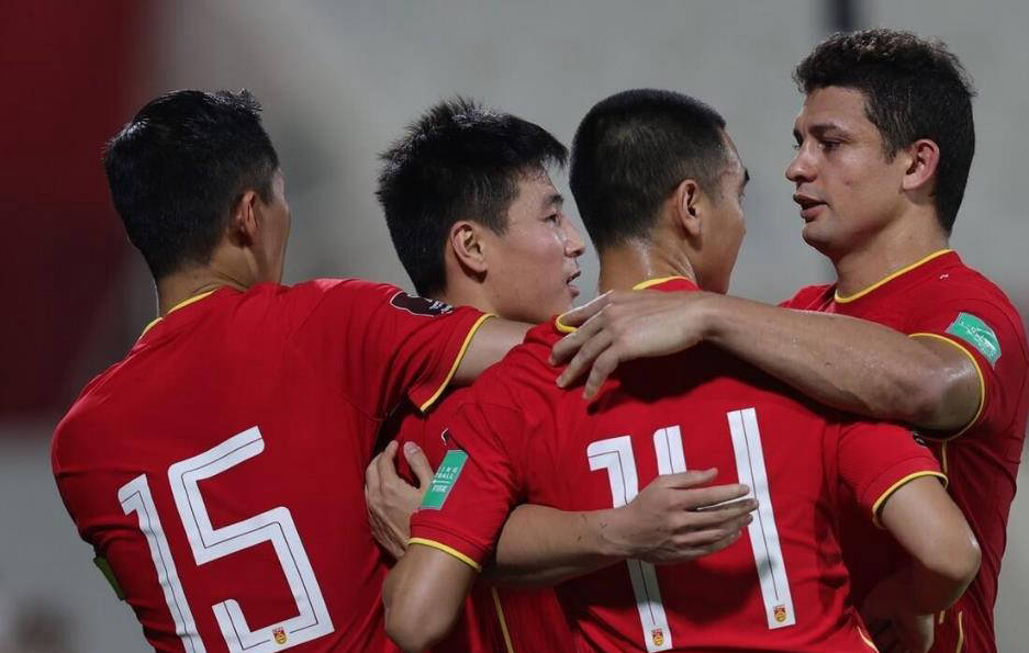 热门球队在友谊赛中力克对手