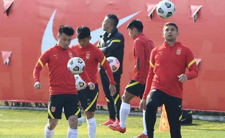 热门球队在友谊赛中力克对手