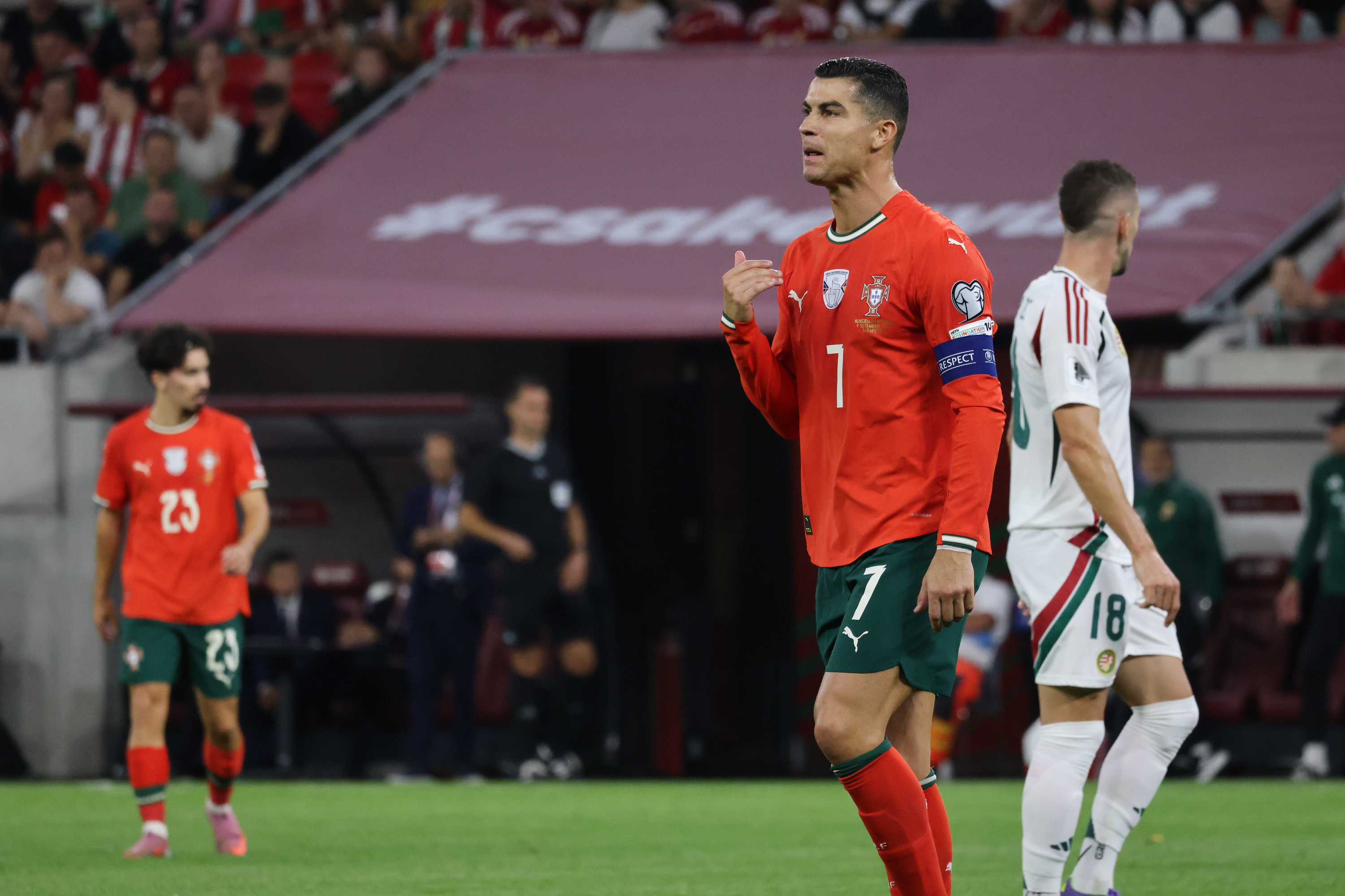 葡萄牙大获全胜,轻松淘汰赛在望 葡萄牙大获全胜,轻松淘汰赛在望