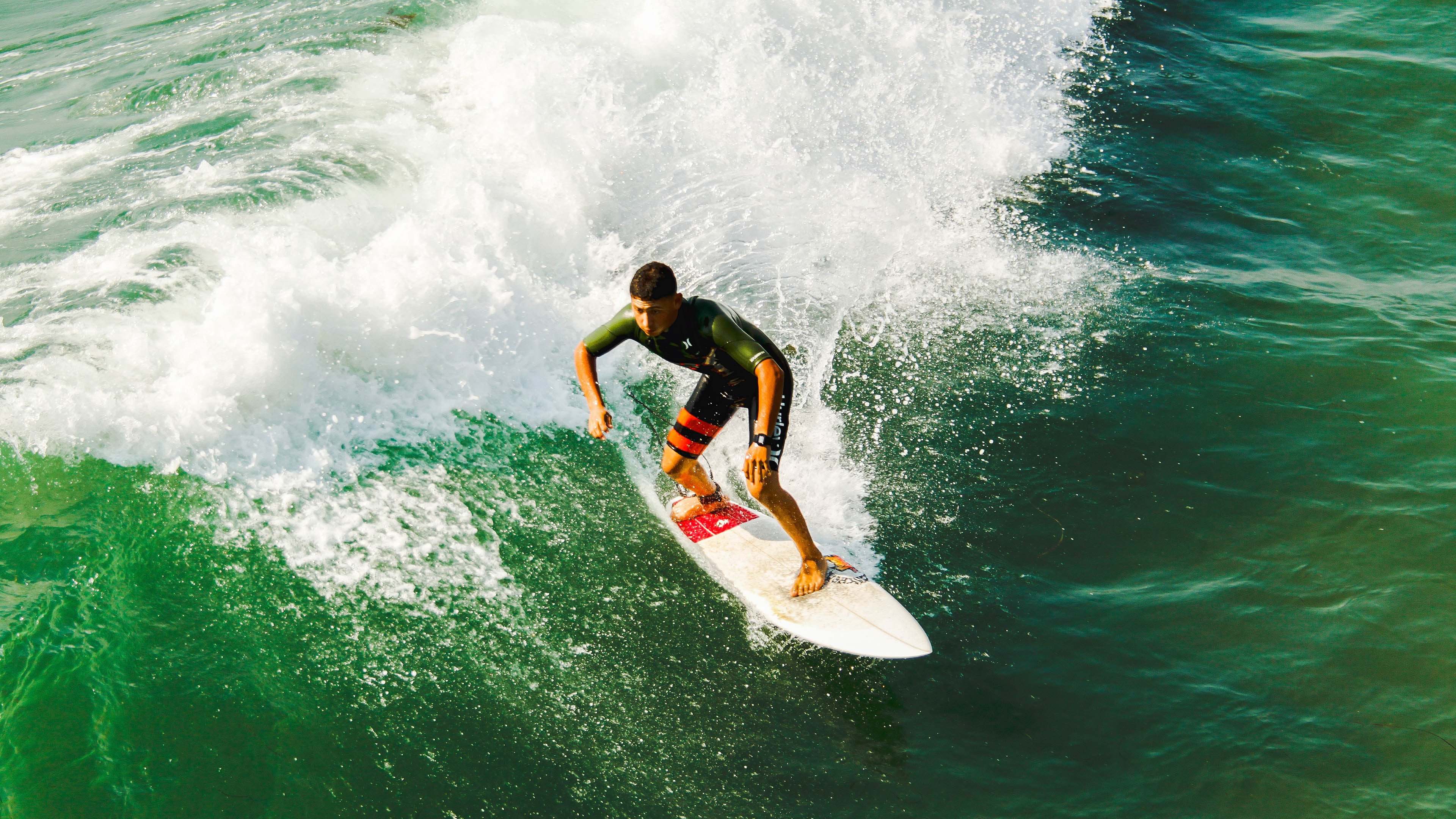 绿茵双线，玻利维亚高原压制与三笘薰欧冠闪耀